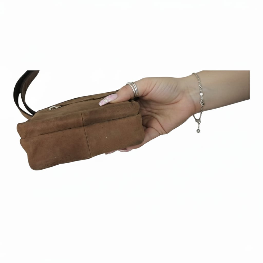 WRIZA Genuine Leather Crossbody Bag for Men & Women | Small Travel Messenger Bag with 2 Main Compartments & Waterproof Lining | Tan Brown